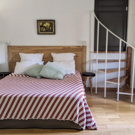 Le Clos Du Perret Chaussan Екстериор снимка